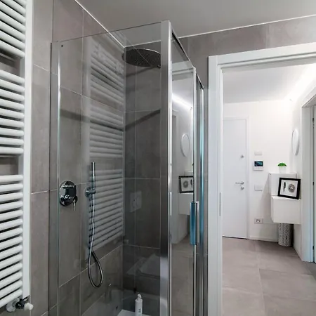 Apartament My Venini - By Myhomeincomo Como